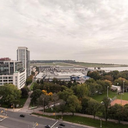 Downtown Toronto+Free Parking+Cn Tower View Apartment Exterior photo