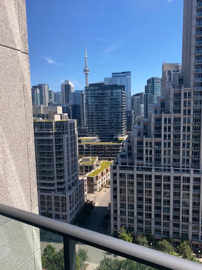 Downtown Toronto+Free Parking+Cn Tower View Apartment Exterior photo