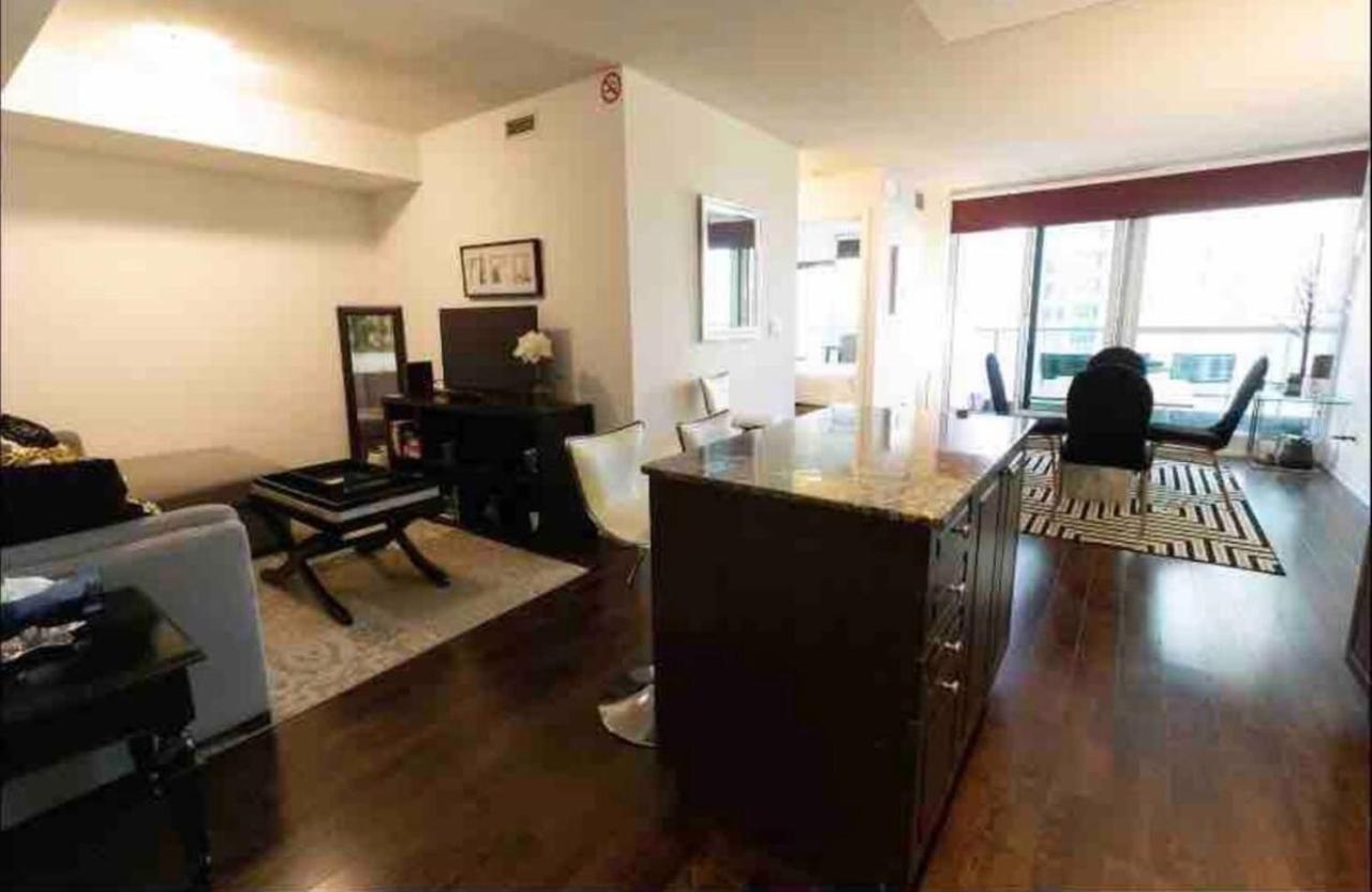 Downtown Toronto+Free Parking+Cn Tower View Apartment Exterior photo